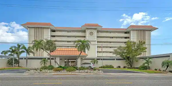 1150 TARPON CENTER DRIVE