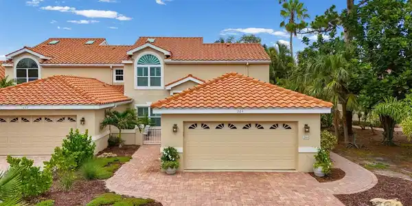 264 WOODS POINT ROAD