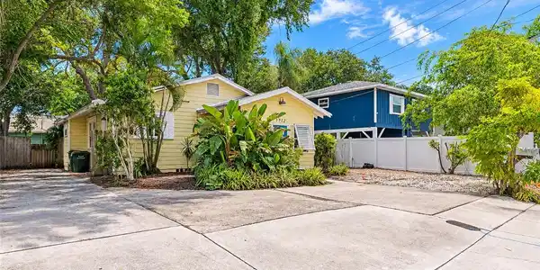 1712 SIESTA DRIVE