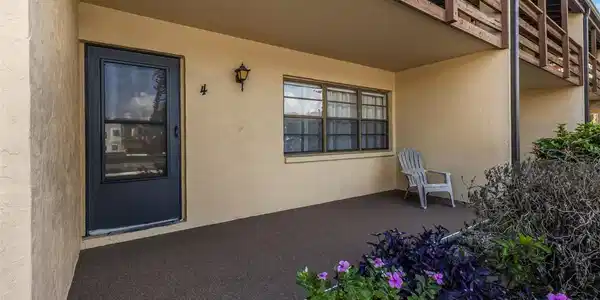 8 QUAILS RUN BOULEVARD