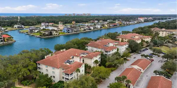35 RIVERVIEW BEND S