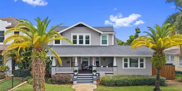 215 9TH AVENUE NE