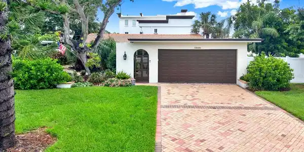 1040 PALM DRIVE