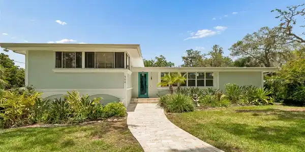 904 BAYSHORE DRIVE