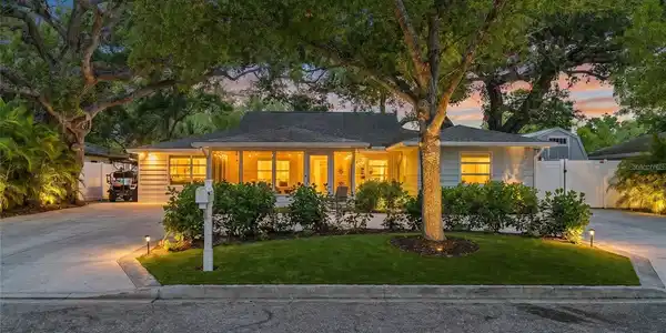 2215 HIBISCUS STREET