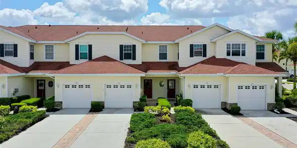 2336 ROSEWOOD LANE