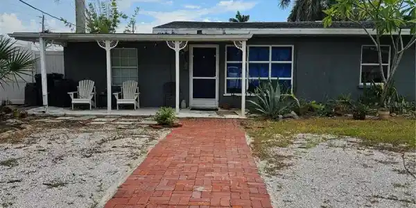 105 COLONIA LANE W