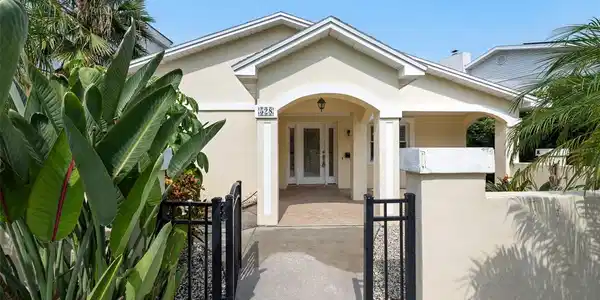 528 LUCERNE AVENUE