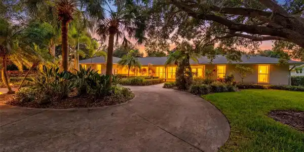 2109 MEADOW BROOK DRIVE