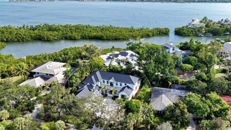 656 TROPICAL CIRCLE