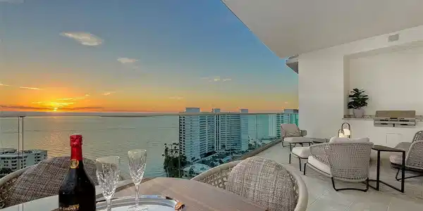 401 QUAY COMMONS