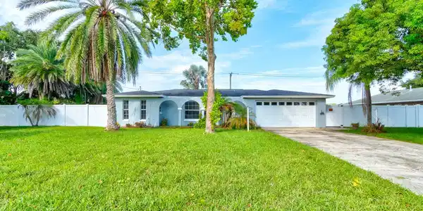 1026 LAKE AVENUE