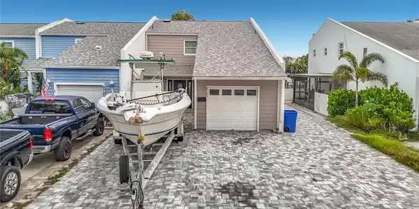 8725 BAY POINTE DRIVE