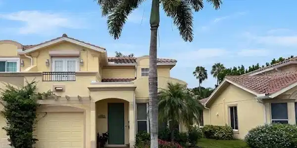 1140 BEACHCOMBER COURT