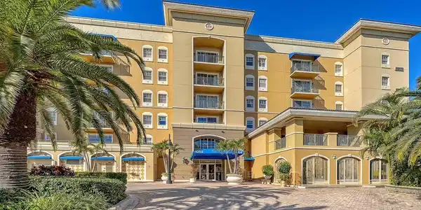 1064 N TAMIAMI TRAIL