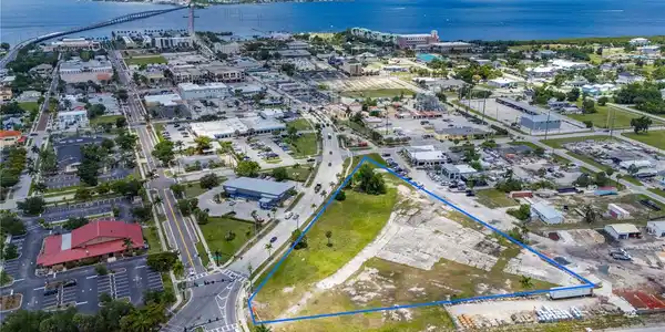 500 TAMIAMI TRAIL