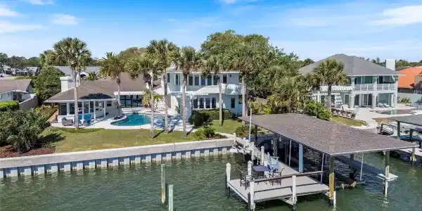 1215 COMMODORE DRIVE