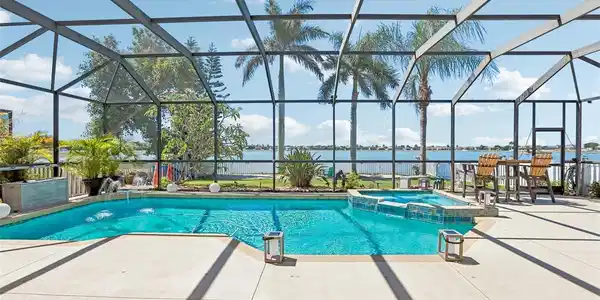 1638 MIRA LAGO CIRCLE