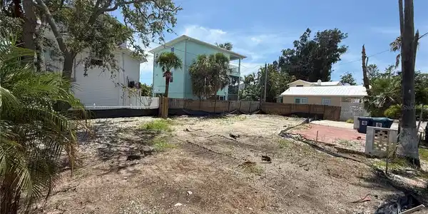 8586 E BAY DRIVE