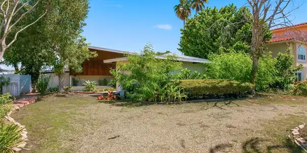 31 DOLPHIN DRIVE