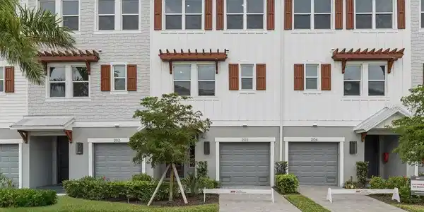 1624 COMPASS POINTE COURT