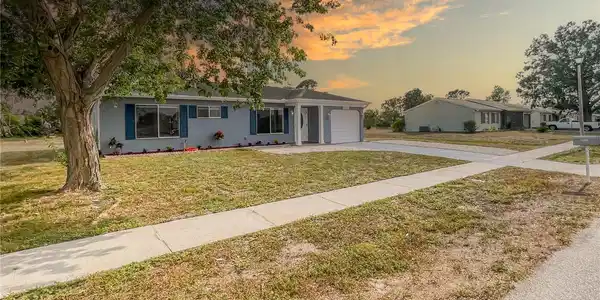 3342 AVANTI CIRCLE