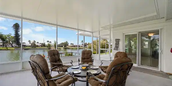 524 S NEPONSIT DRIVE