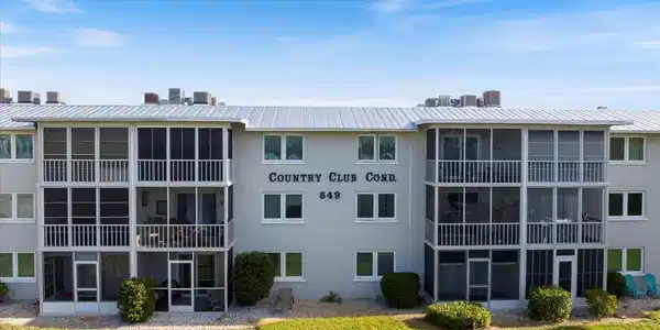 649 TAMIAMI TRAIL S