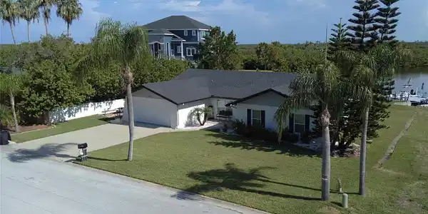 5717 SEABREEZE DRIVE