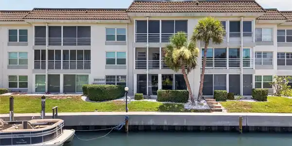 4390 EXETER DRIVE