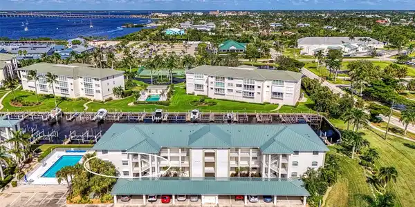 130 BREAKERS COURT