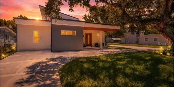 3211 SAXON DRIVE