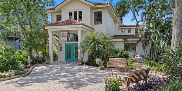 1632 SEA BREEZE DRIVE