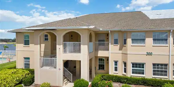 5800 SABAL TRACE DRIVE