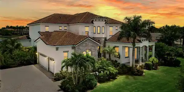 823 MANNS HARBOR DRIVE