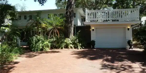 3302 W VILLA ROSA STREET