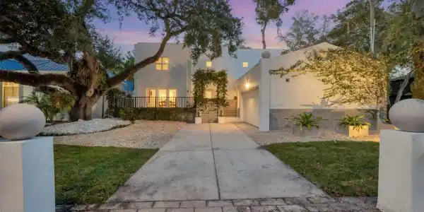 2701 CHAMBRAY LANE