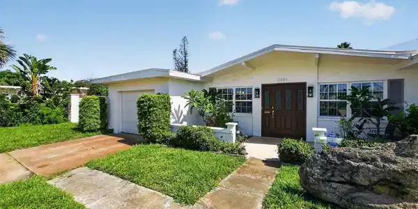 2525 CORAL WAY W