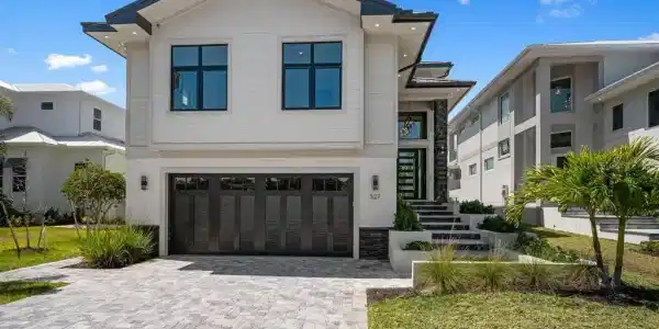 527 VENICE LANE