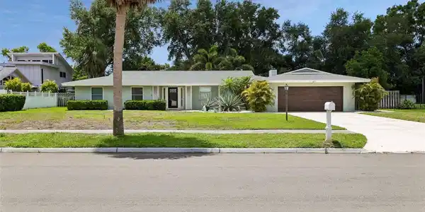 322 SUWANEE AVENUE