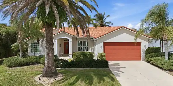 1318 PENGUIN COURT