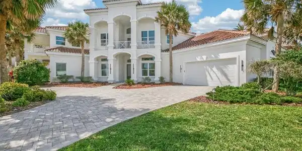 6 RIVIERA PLACE