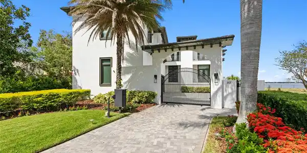 82 MARTINIQUE AVENUE