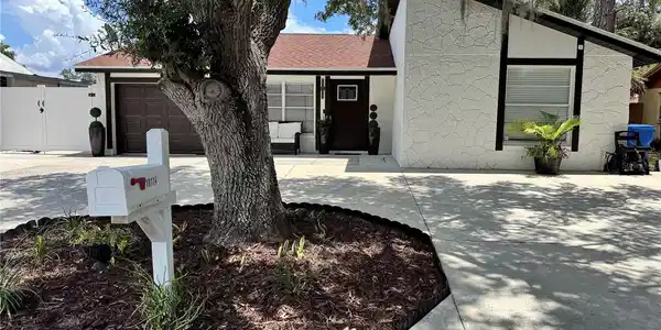 10114 BRIARWICK COURT