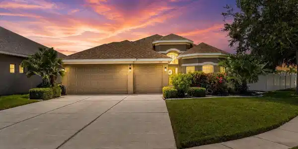 1724 MIRA LAGO CIRCLE