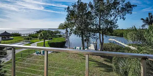 1626 SEA BREEZE DRIVE