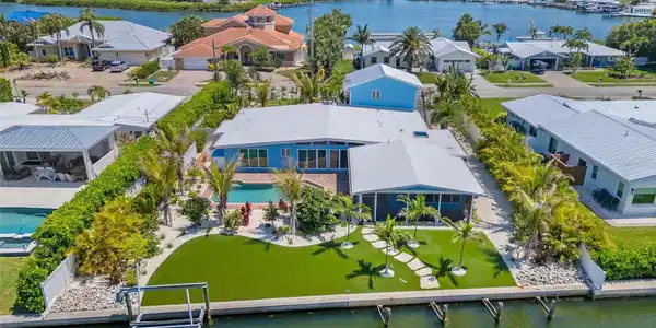 528 KEY ROYALE DRIVE