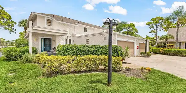 7917 PINEGROVE COURT