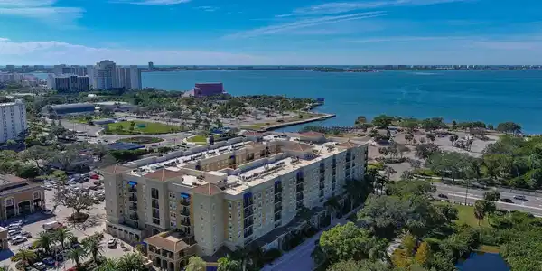 1064 N TAMIAMI TRAIL