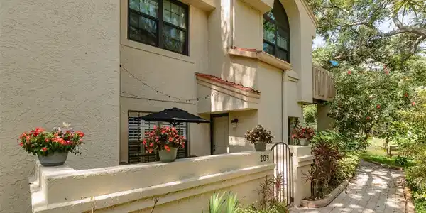 209 LOS PRADOS DRIVE